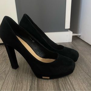 Woman’s Black Heels Size 40 Excellent Condition
